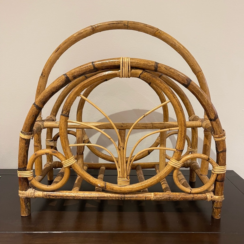 ✨SOLD✨ Vintage 1960’s Boho Style Magazine Holder/Rack